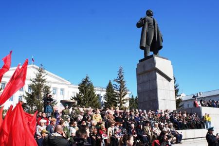 Поклонимся священным тем годам… Коммунисты Кургана приняли участие в праздничных мероприятиях 8 и 9 мая