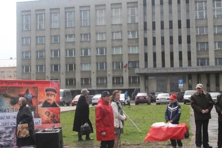 Кострома. «Угощаем кашей по-солдатски и чаем» 