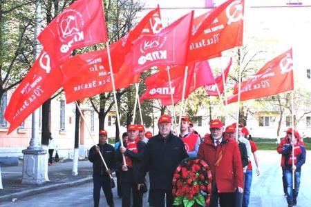 Поклонимся священным тем годам… Коммунисты Кургана приняли участие в праздничных мероприятиях 8 и 9 мая