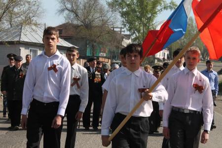 Алтайские коммунисты возмущены: вопреки закону в Барнауле, столице края, 9 мая власти не вывесили копию Знамени Победы