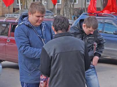 Ивановская область. Кинешемские коммунисты и комсомольцы провели автопробег, приуроченный ко Дню Победы