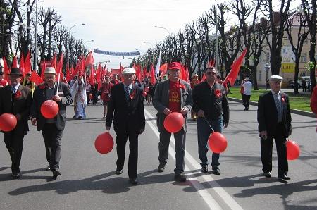 Коммунисты Кабардино-Балкарии встретили Первомай демонстрацией и маевкой