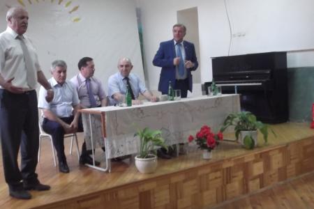 Дагестан. Депутаты-коммунисты подарили воспитанникам детского дома телевизор