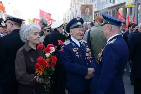 «Либо мы одержим победу над капитализмом, либо он уничтожит нас!». Шествие и митинг в Москве
