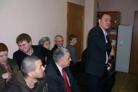 Казанское "правосудие". Суд назначил штраф коммунисту Р.Р. Гайфуллову за прогулку по тротуару с красным флагом 