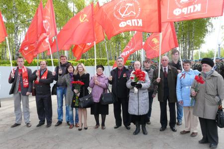 Рязанские коммунисты и комсомольцы возложили цветы к Вечному огню