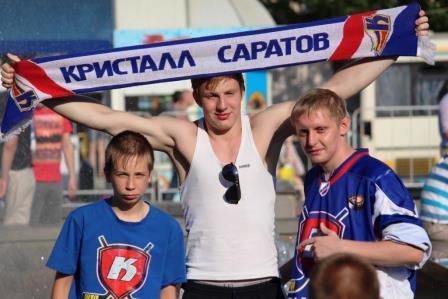 Саратовская область. Коммунисты и комсомольцы поддержали митинг в защиту хоккейного клуба "Кристалл"