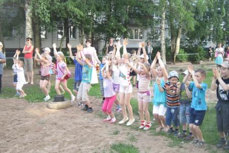 В Великом Новгороде при поддержке депутата-коммуниста Вадима Бериашвили проведен спортивный праздник для детей и взрослых