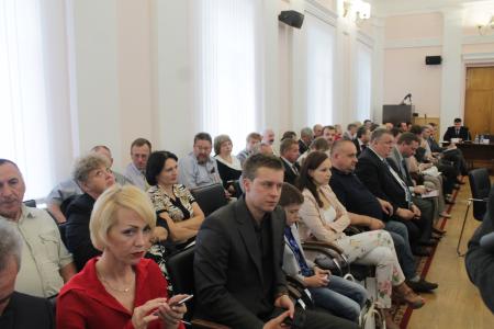 Лидер псковских коммунистов Александр Рогов подверг резкой критике экономическую и социальную политику губернатора области