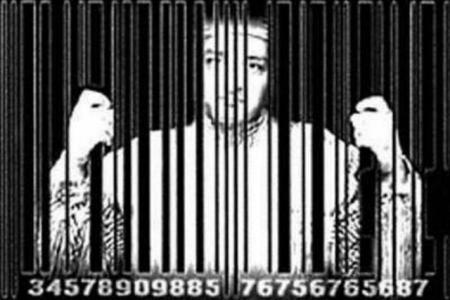 «Мы не против новых электронных технологий, но когда их внедряют в личную жизнь человека, этому необходимо противостоять!». Депутаты-коммунисты передали в Госдуму подписи против «оцифровки личности». Видео KPRF.TV