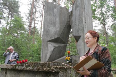 «Леон Поземский – вечно юный». 95 лет со дня расстрела первого руководителя псковского комсомола Л. Поземского отметили коммунисты, комсомольцы, ветераны комсомола