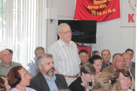 Псковские коммунисты единогласно избрали кандидатом на должность Губернатора области Александра Рогова