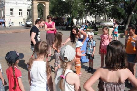В Оренбурге коммунисты и комсомольцы отметили День защиты детей 