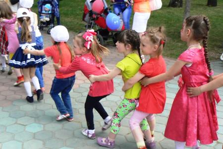 Курган. В День защиты детей коммунисты провели эстафету добрых дел