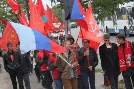 Омская область. Комсомольцы организовали шествие и митинг в поддержку ополчения Юго-Востока Украины