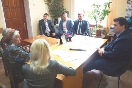 О.А. Лебедев провел прием избирателей в Ленинском районе Тульской области