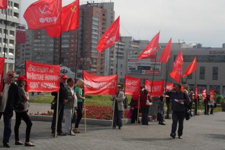 «Остановить кровавую бойню на Украине!». Пермские коммунисты провели пикет в защиту жителей Юго-Востока Украины
