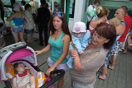 Коммунисты Белгородской области оказывают посильную помощь беженцам из юго-востока Украины