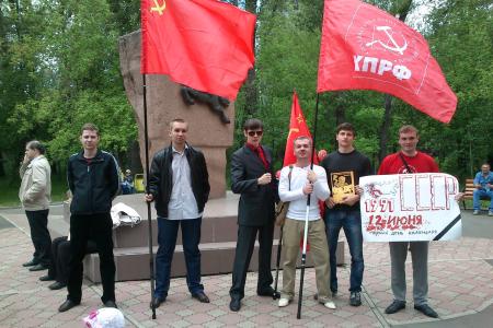 Республика Хакассия. Коммунисты и комсомольцы организовали пикет памяти и скорби, приуроченный к трагедии – развалу СССР