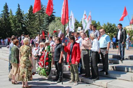 Челябинская область. Коммунисты и комсомольцы приняли участие в траурных мероприятиях в День памяти и скорби