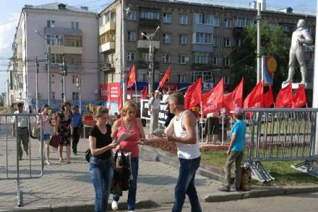 «Кремль! Хватит торговаться по газу! Помоги победить Донбассу!». В Чебоксарах прошла акция в поддержку жителей Юго-Востока Украины