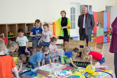 Сахалинская область. Депутаты-коммунисты посетили воспитанников детского сада №13 в День защиты детей