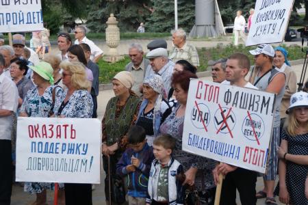 "Позор киевской хунте!". Митинг КПРФ в Черкесске