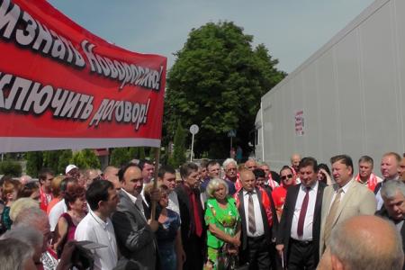 Сражающимся соотечественникам - от российских коммунистов! В.И. Кашин проводил в Новороссию груз гуманитарной помощи