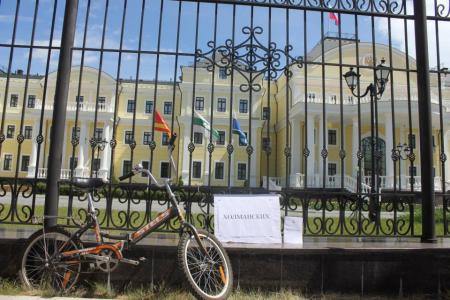 Свердловские коммунисты провели велопробег в поддержку транспортной программы компартии
