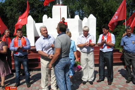 Тамбовская область. Коммунисты своими силами отреставрировали сквер возле памятника В.И. Ленину