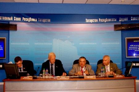 Казань. Депутаты-коммунисты на пресс-конференции отчитались о своей работе