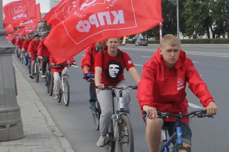 Свердловские коммунисты провели велопробег в поддержку транспортной программы компартии