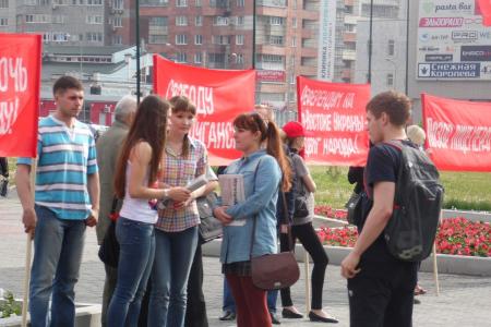 «Остановить кровавую бойню на Украине!». Пермские коммунисты провели пикет в защиту жителей Юго-Востока Украины