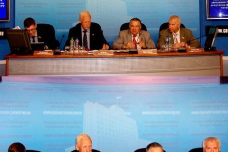 Казань. Депутаты-коммунисты на пресс-конференции отчитались о своей работе