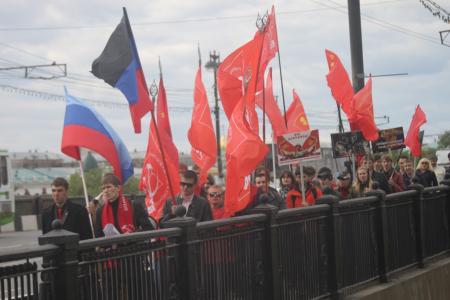 Омская область. Комсомольцы организовали шествие и митинг в поддержку ополчения Юго-Востока Украины