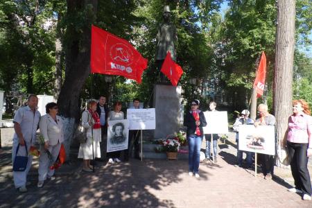 «За великого Пушкина! За великий русский язык!». Коммунисты в Перми отметили День русского языка 