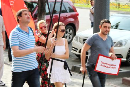 Челябинск. Коммунисты и комсомольцы организовали акцию в день молодежи