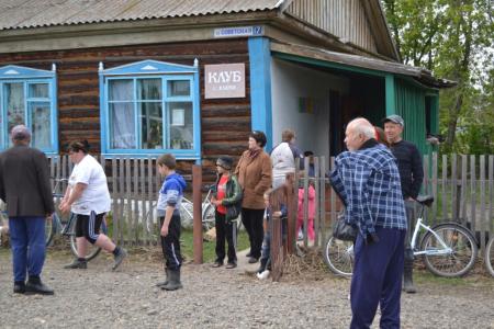 Алтайские коммунисты доставляют гуманитарный груз пострадавшим от наводнения жителям края