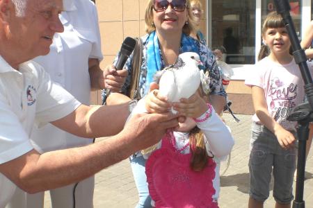 «Спасем детей Донбасса!». Калужские коммунисты отметили День защиты детей сбором гуманитарной помощи Донецкой и Луганской Народным Республикам