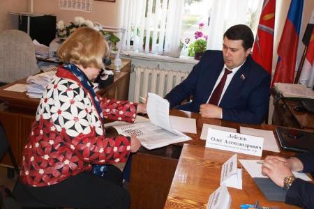 Депутат-коммунист Олег Лебедев провел прием избирателей в городе Кимовске Тульской области