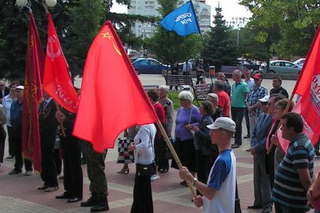 Своих в беде не бросаем! В Белгороде прошел митинг в поддержку жителей Юго-Востока Украины