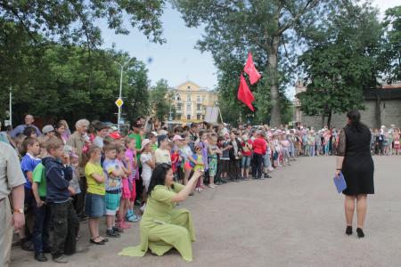 «Русскому языку – международный статус!». Митинг псковских коммунистов в День русского языка