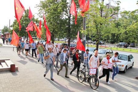 Челябинск. Коммунисты и комсомольцы организовали акцию в день молодежи