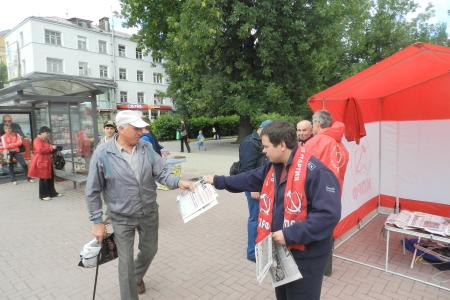 «Нет фашизму на Украине!».  Пикет рязанских коммунистов в поддержку населения Донецкой и Луганской Народных Республик 