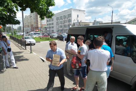 Коммунисты Белгородской области оказывают посильную помощь беженцам из юго-востока Украины