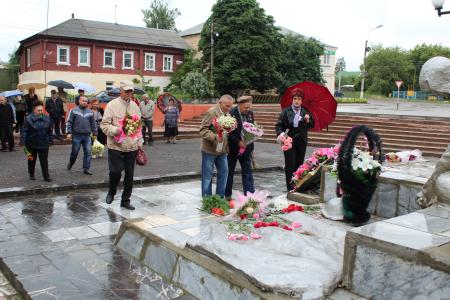 Рязанская область. Сасовские коммунисты 22 июня возложили цветы к Вечному огню