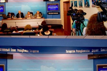 Казань. Депутаты-коммунисты на пресс-конференции отчитались о своей работе