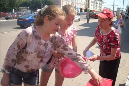 Калужские коммунисты отметили День русского языка сбором гуманитарной помощи Донецкой и Луганской Народным Республикам