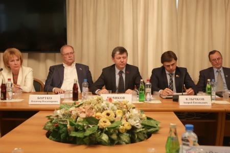 Сбережение культуры – вопрос национальной безопасности. Фракция КПРФ провела в Госдуме круглый стол о государственной культурной политике