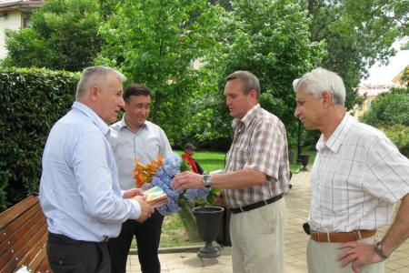 Краснодарский край. Сочинские коммунисты отметили День русского языка возложением цветов к памятнику Пушкина